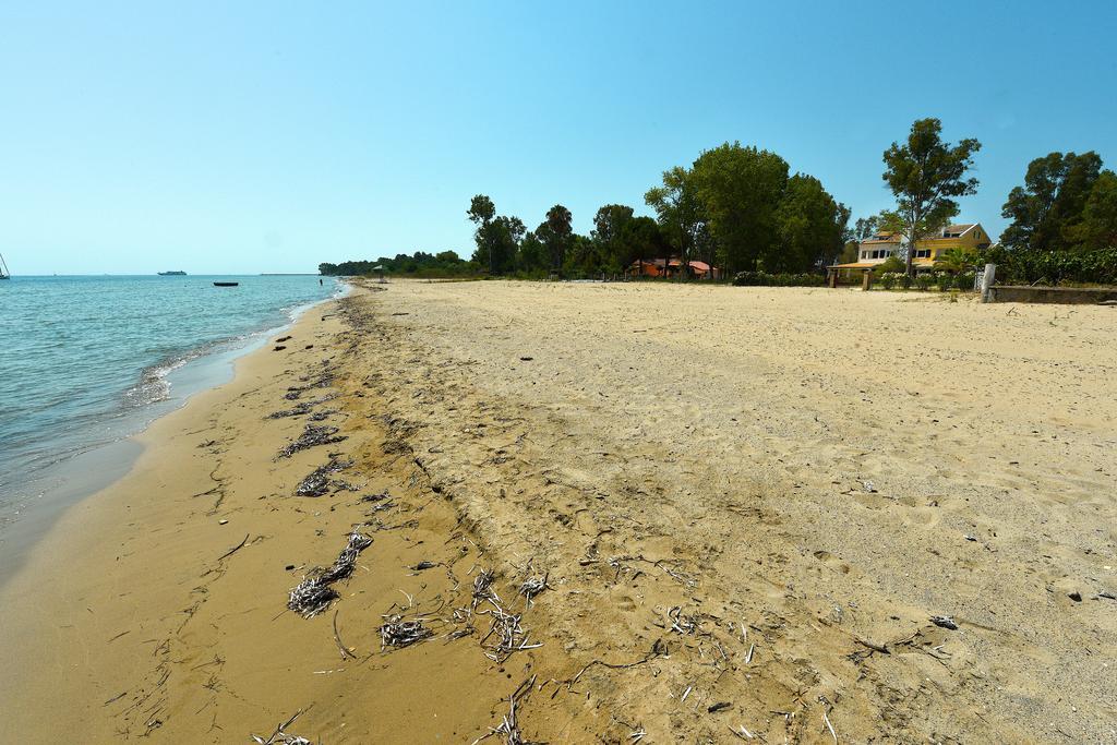 Antonia Beachfront Villa Lefkimmi  Exteriör bild